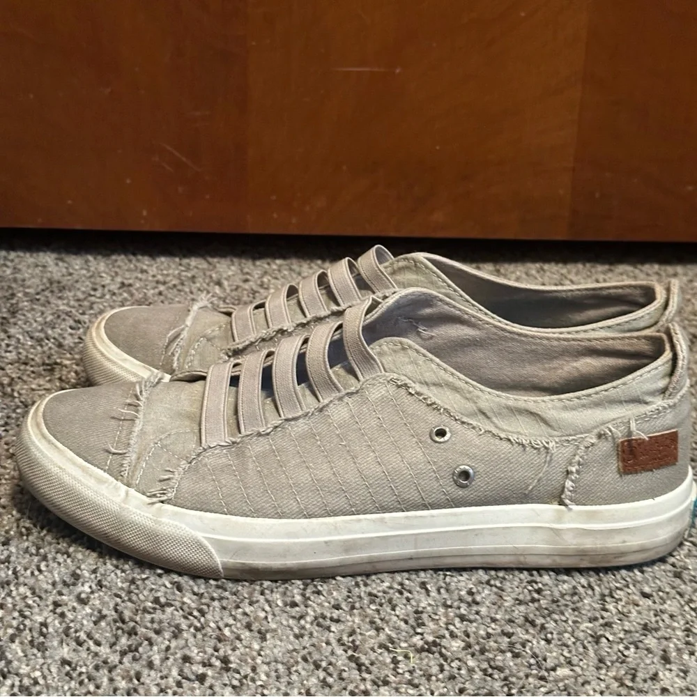 Blowfish Sneakers Tan Beige Slip On‎ Shoes 8 Distressed